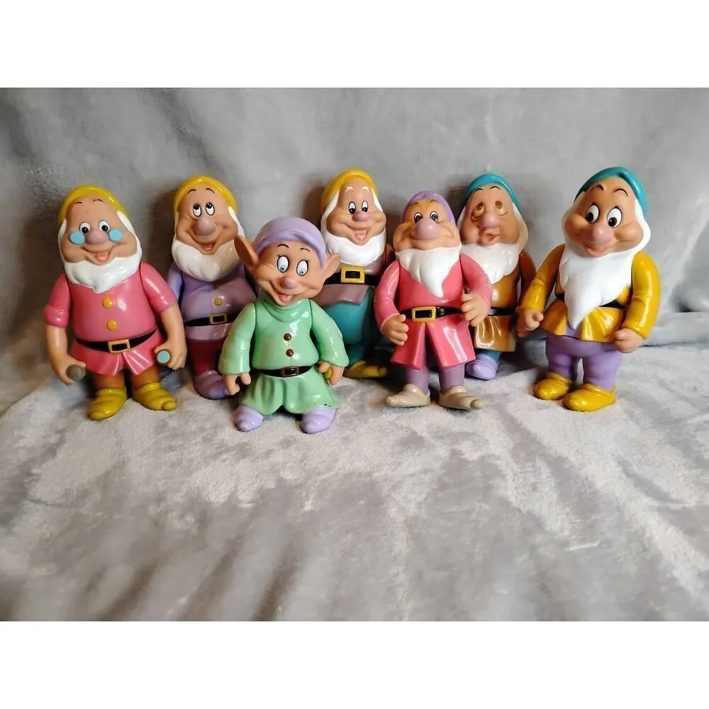 1981 Effanbee Snow White Doll with Disney 7 Dwarves